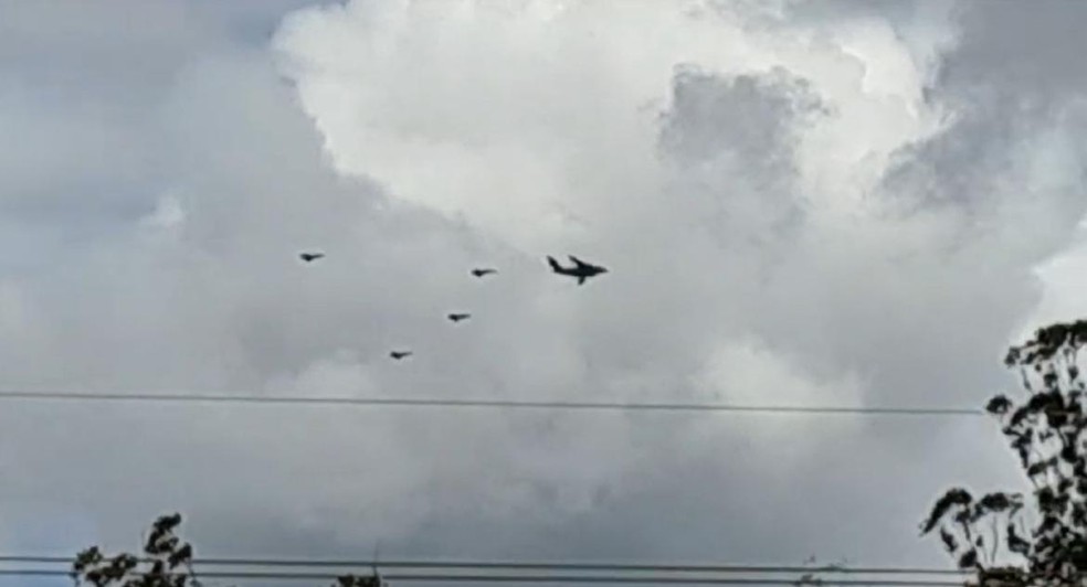 Aviões da Força Aérea cortam o céu da Capital para treinamento de desfiles  - Capital - Campo Grande News