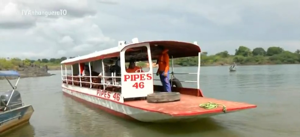 Teste com balsa aconteceu na sexta-feira, no Rio Tocantins — Foto: TV Anhanguera/Reprodução