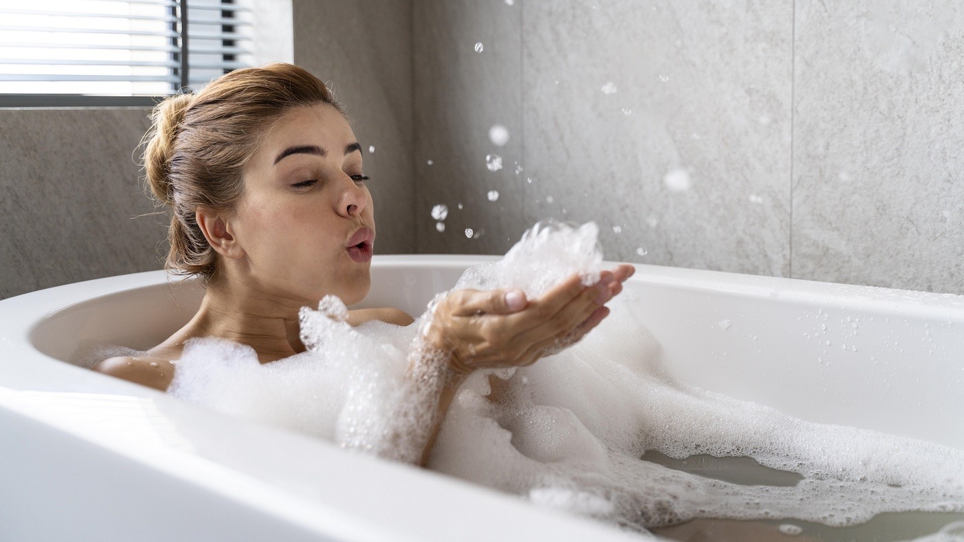 Pele limpa, sensação leve: cuidados essenciais após um dia de calor