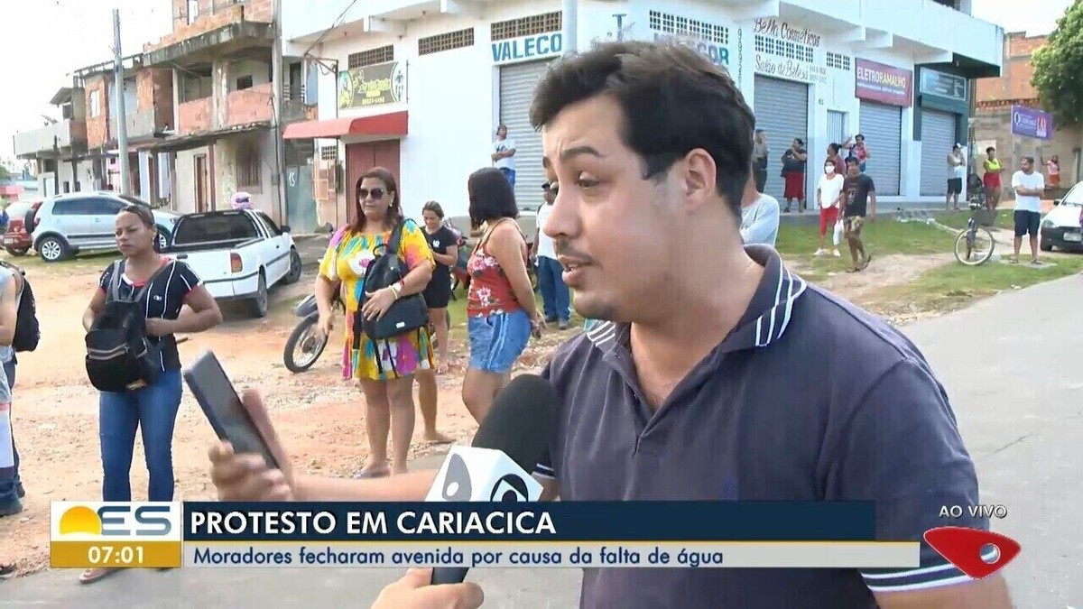 Moradores trancam rua em Caxias do Sul para protestar por falta de