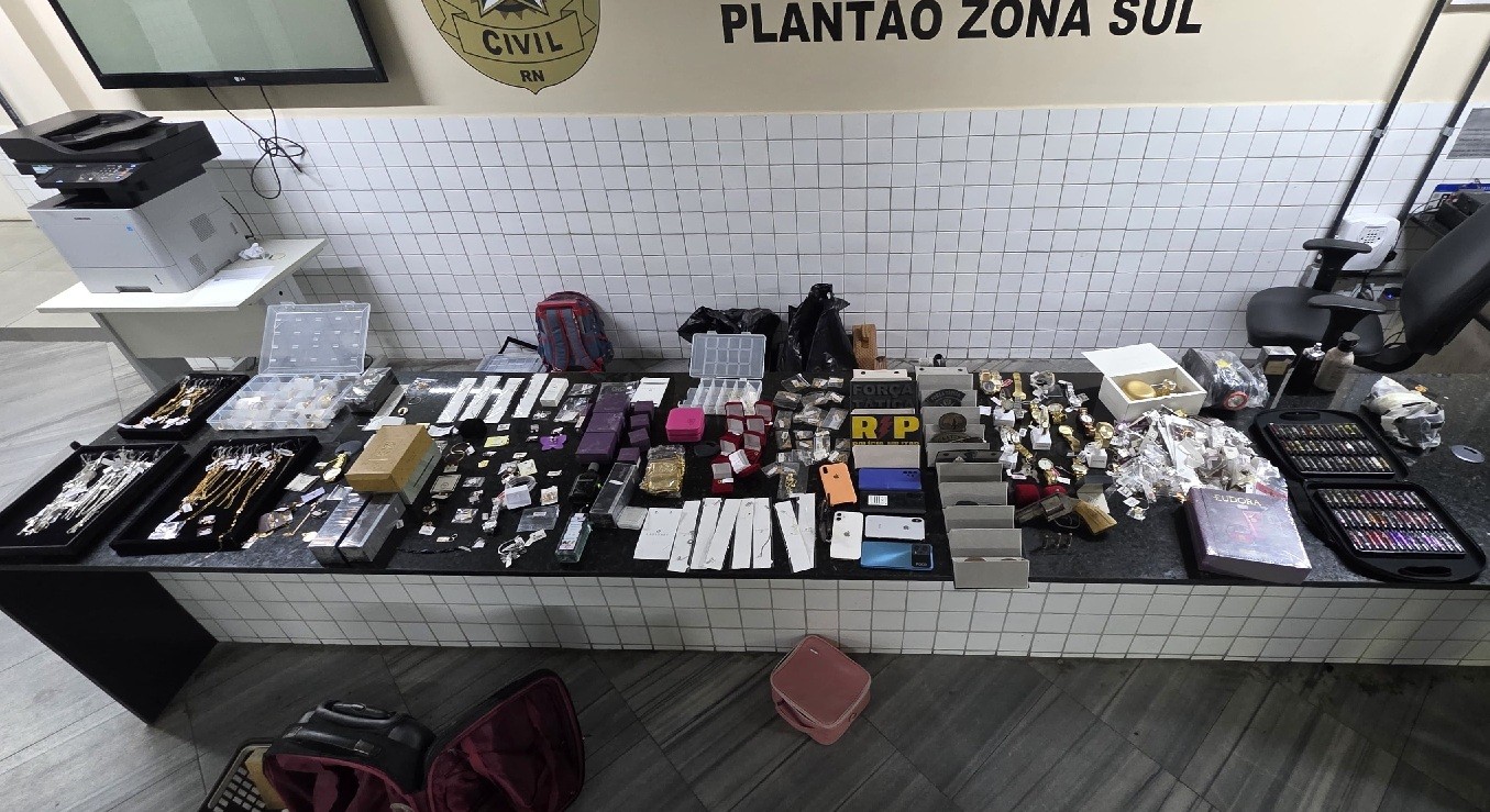 Três pessoas são presas em motel após assaltarem joalheria em Natal