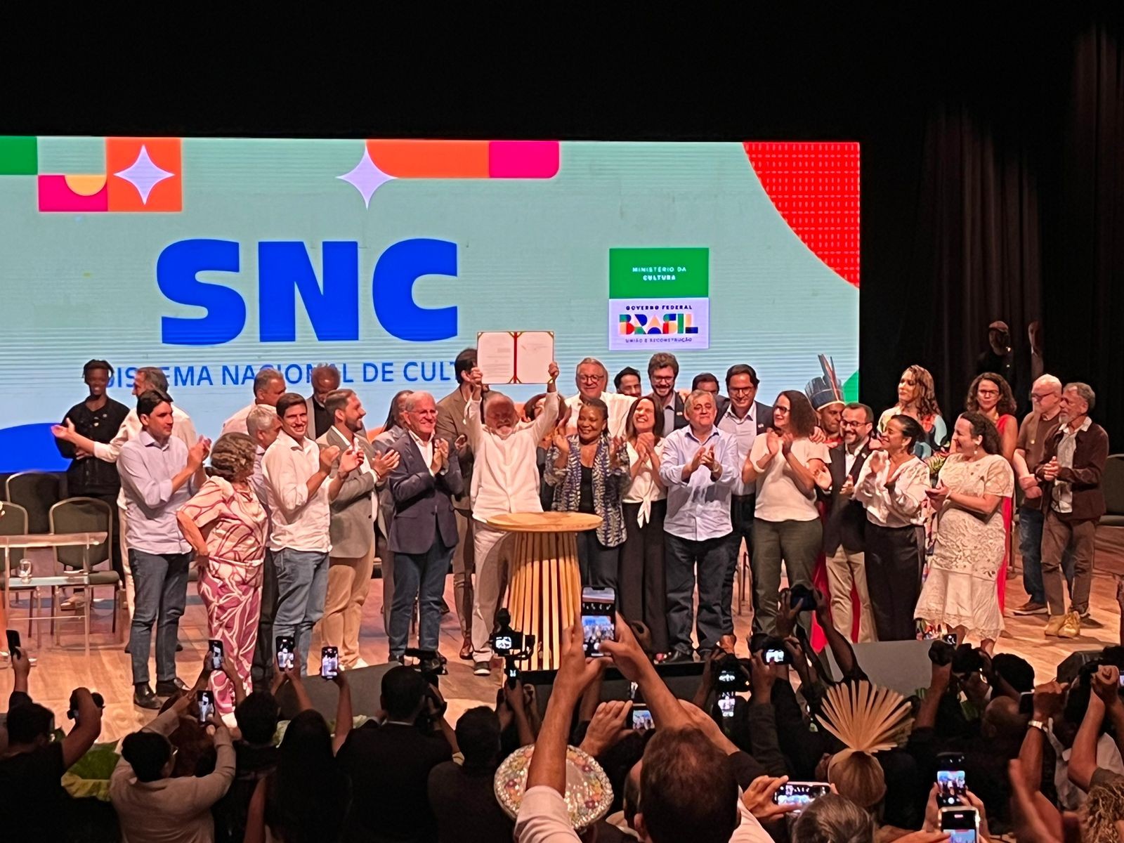 No Recife, Lula sanciona lei que institui Sistema Nacional de Cultura