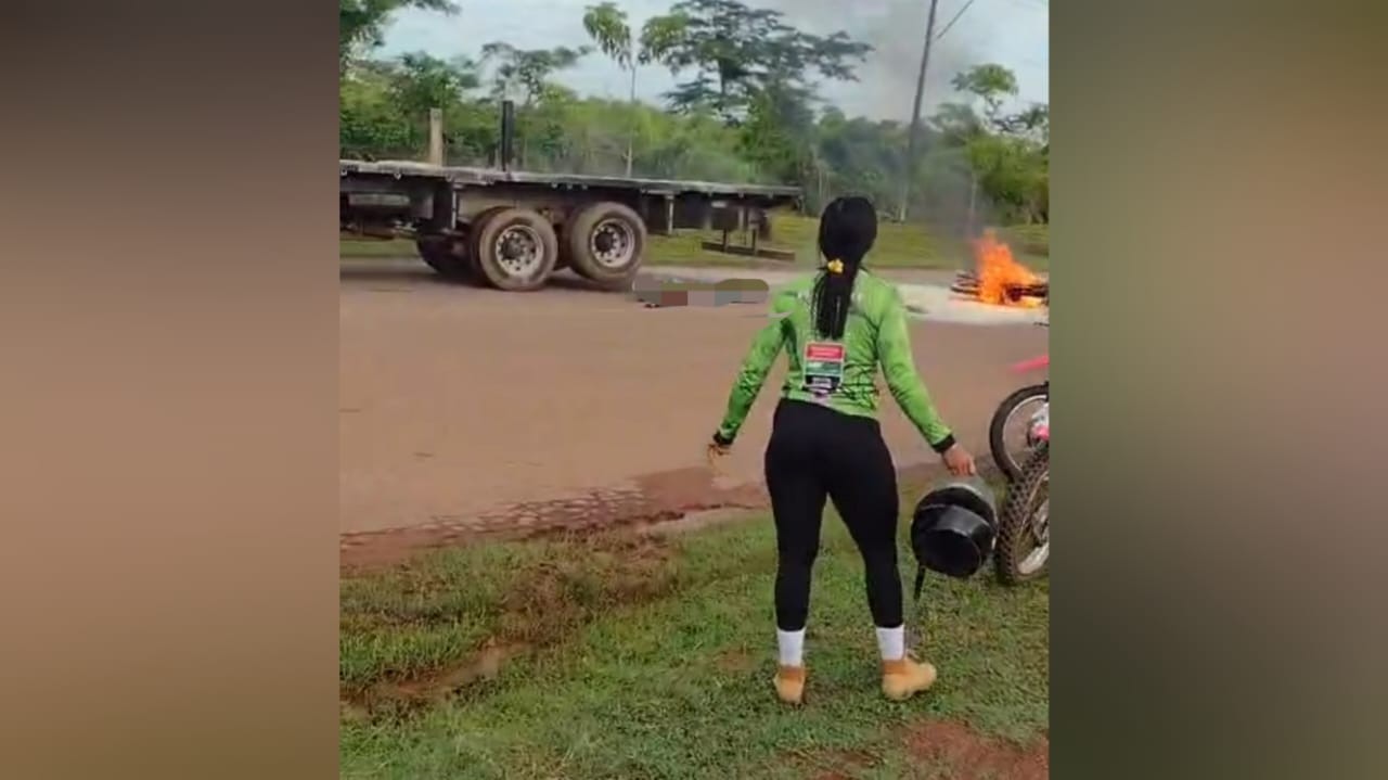 Motocicleta pega fogo e condutor morre após batida em caminhão na PA-427 em Alenquer