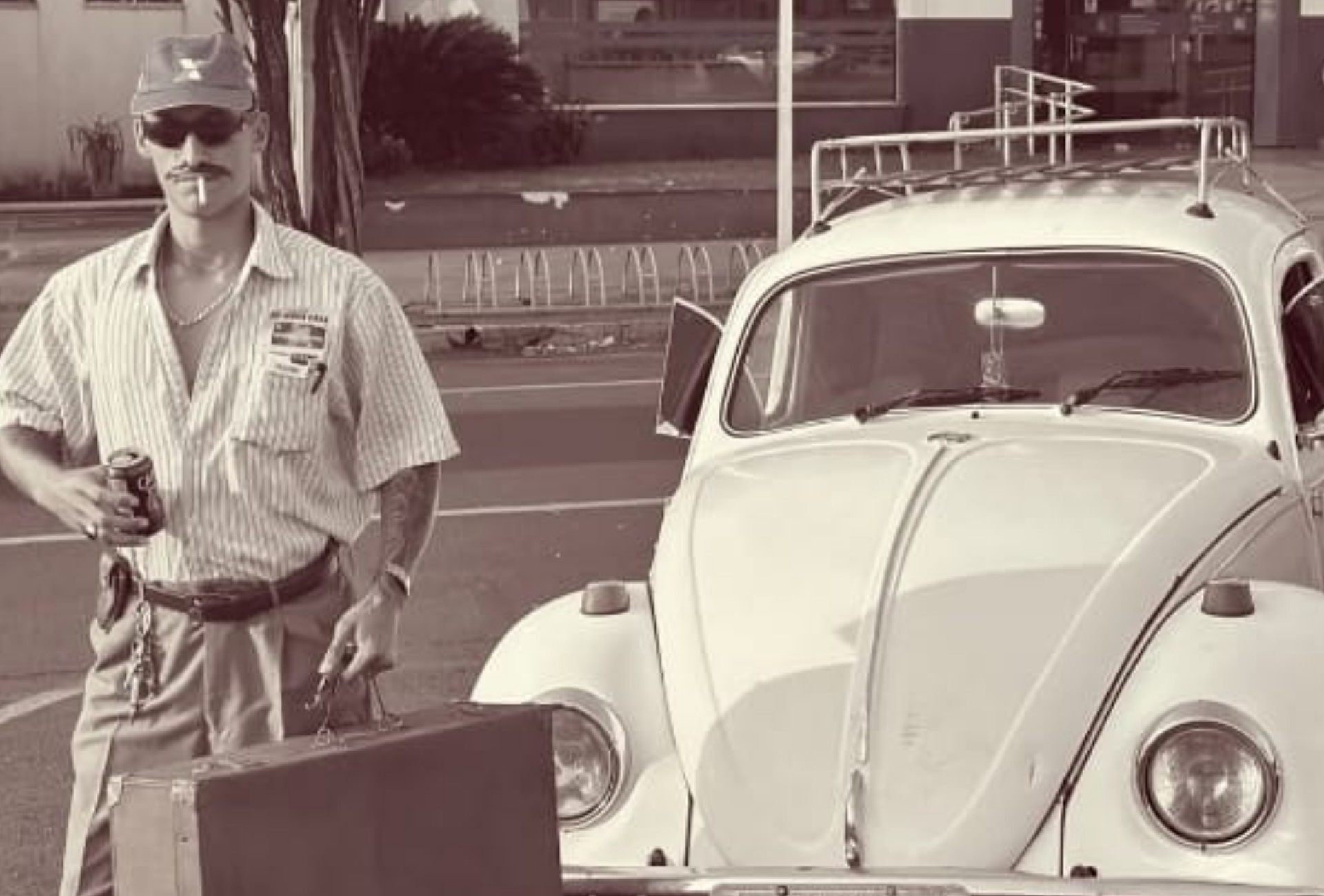 O gari que viralizou com vídeos nostálgicos inspirados no avô: 'Minha essência'