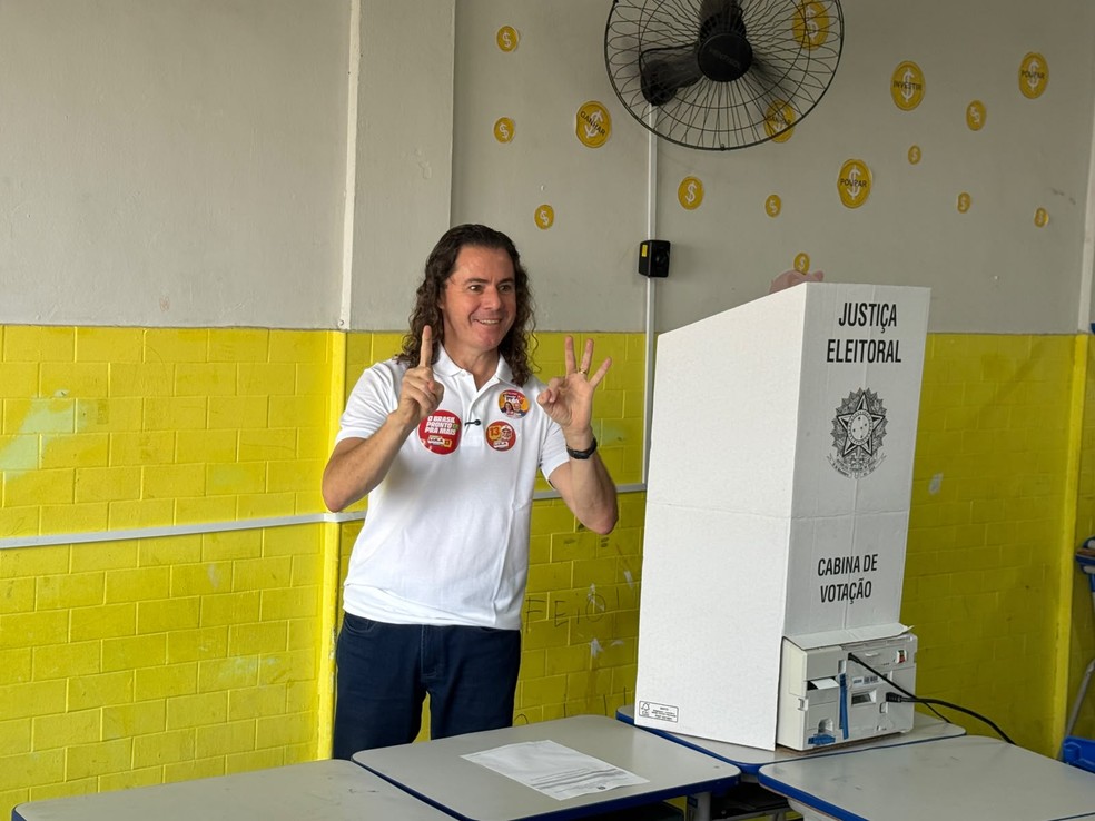Senador Veneziano Vital vota para presidente no 2º turno das Eleições 2026 em João Pessoa — Foto: Artur Lira/TV Paraíba