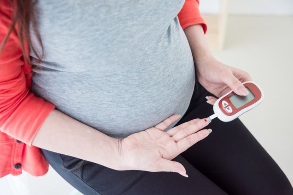 Diabetes gestacional pode trazer complicações para a mãe e para o bebê. — Foto: Getty Images