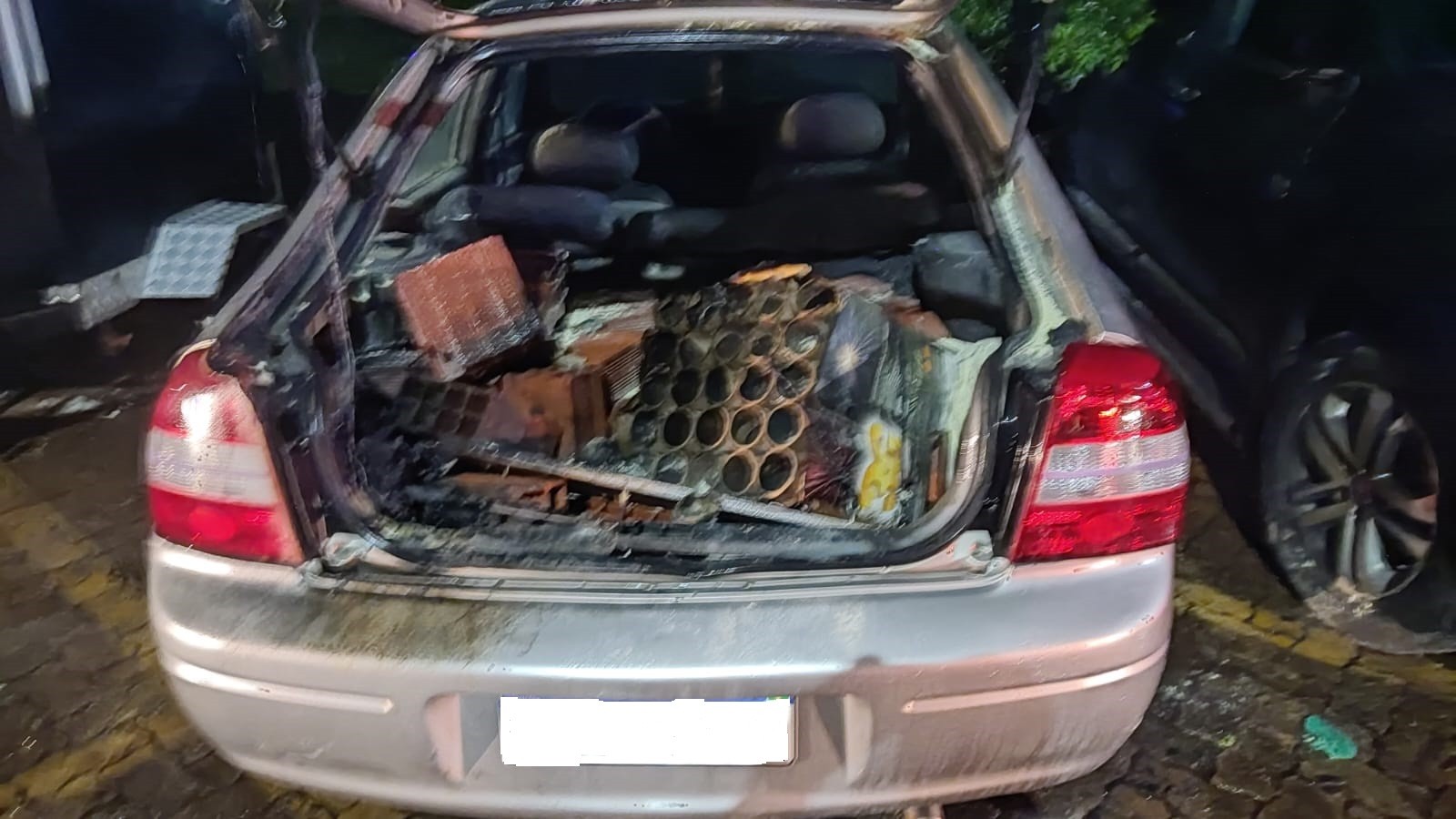 Homem detona explosivos e morre em frente ao STF; Praça dos Três Poderes é isolada | G1