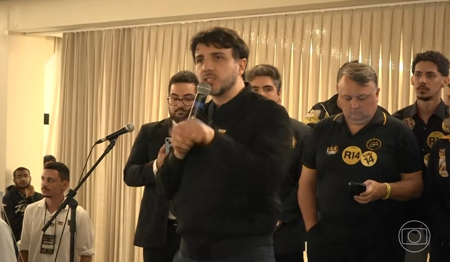 Renan Santos critica bolsonarismo em SC e defende pena de 30 anos para assalto à mão armada