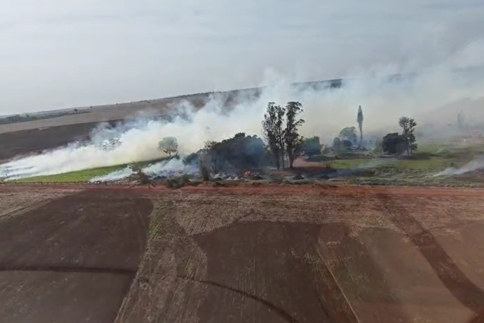 Indígenas ocuparam e incendiaram fazenda em Caarapó (MS). — Foto: PMMS/Reprodução
