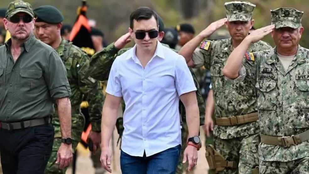 Insegurança, problemas de energia e economia estagnada estão surgindo como questões decisivas nas eleições do Equador, nas quais o atual presidente Daniel Noboa tentará a reeleição. — Foto: Getty Images/BBC