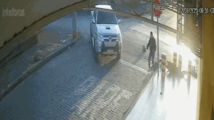 VÍDEO: Motociclista tenta fazer ultrapassagem, é atingido por caminhonete e garupa morre em Patos de Minas 