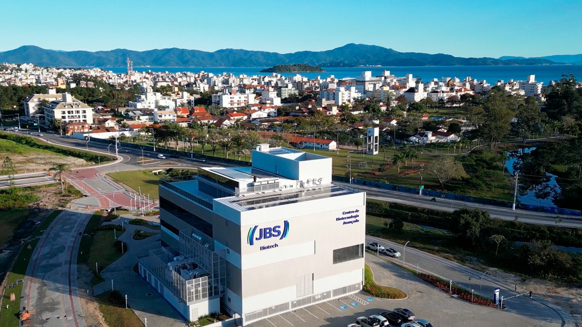 JBS inaugura centro de biotecnologia avançada e aposta em inovação para desenvolver super proteínas