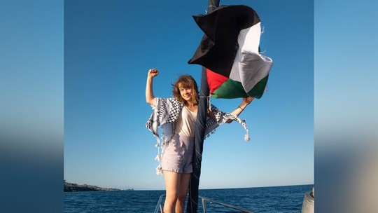 Israel diz que orientou barco de ativistas a mudar percurso; grupo tenta chegar a Gaza