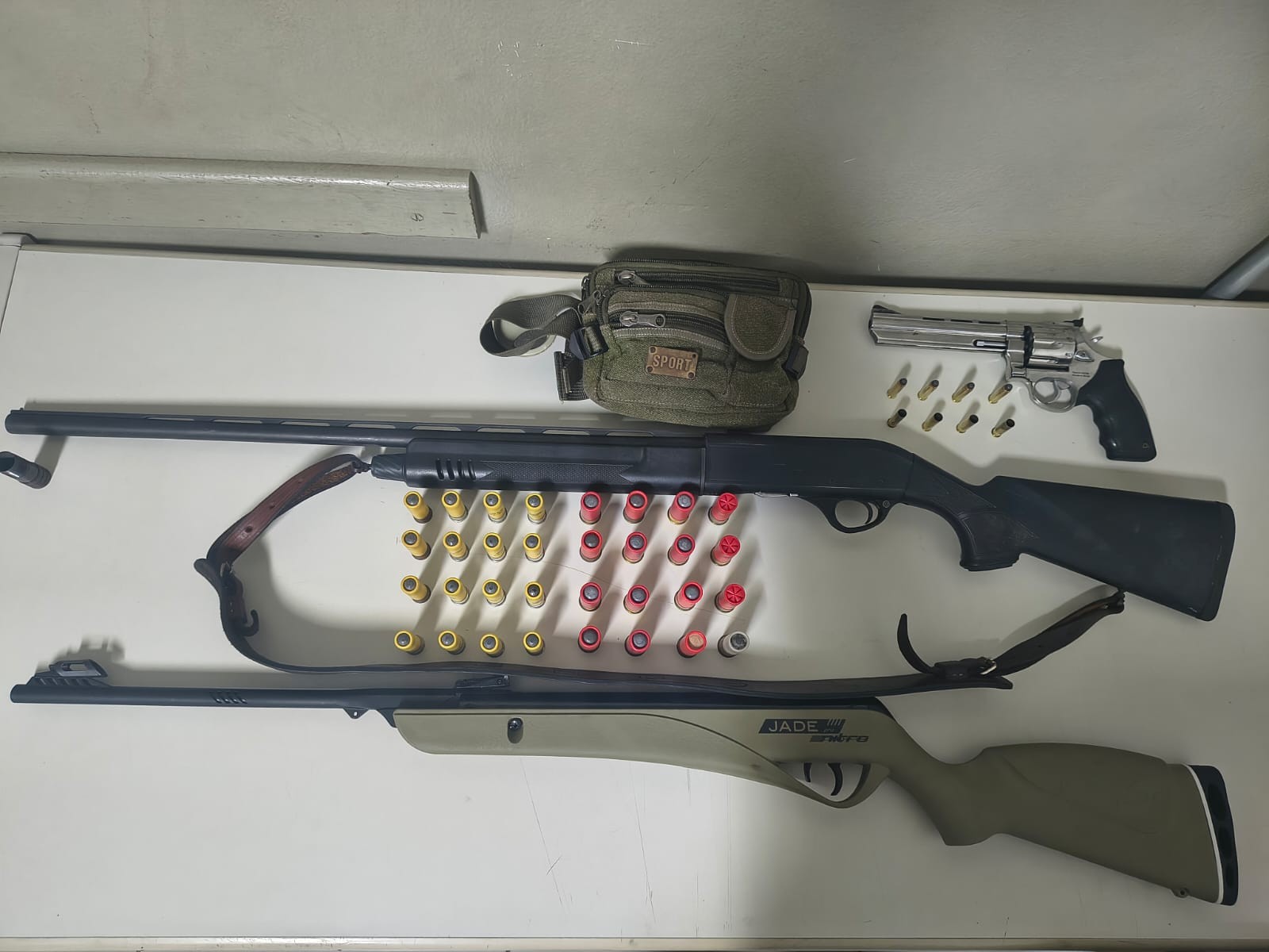 VÍDEO: homem briga em bar, busca arma no carro, atira 4 vezes e leva mata-leão em Piracicaba