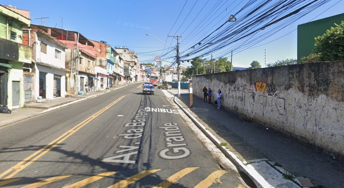 Carro invade ponto de ônibus e deixa seis feridos em Sapopemba, na Zona Leste de SP