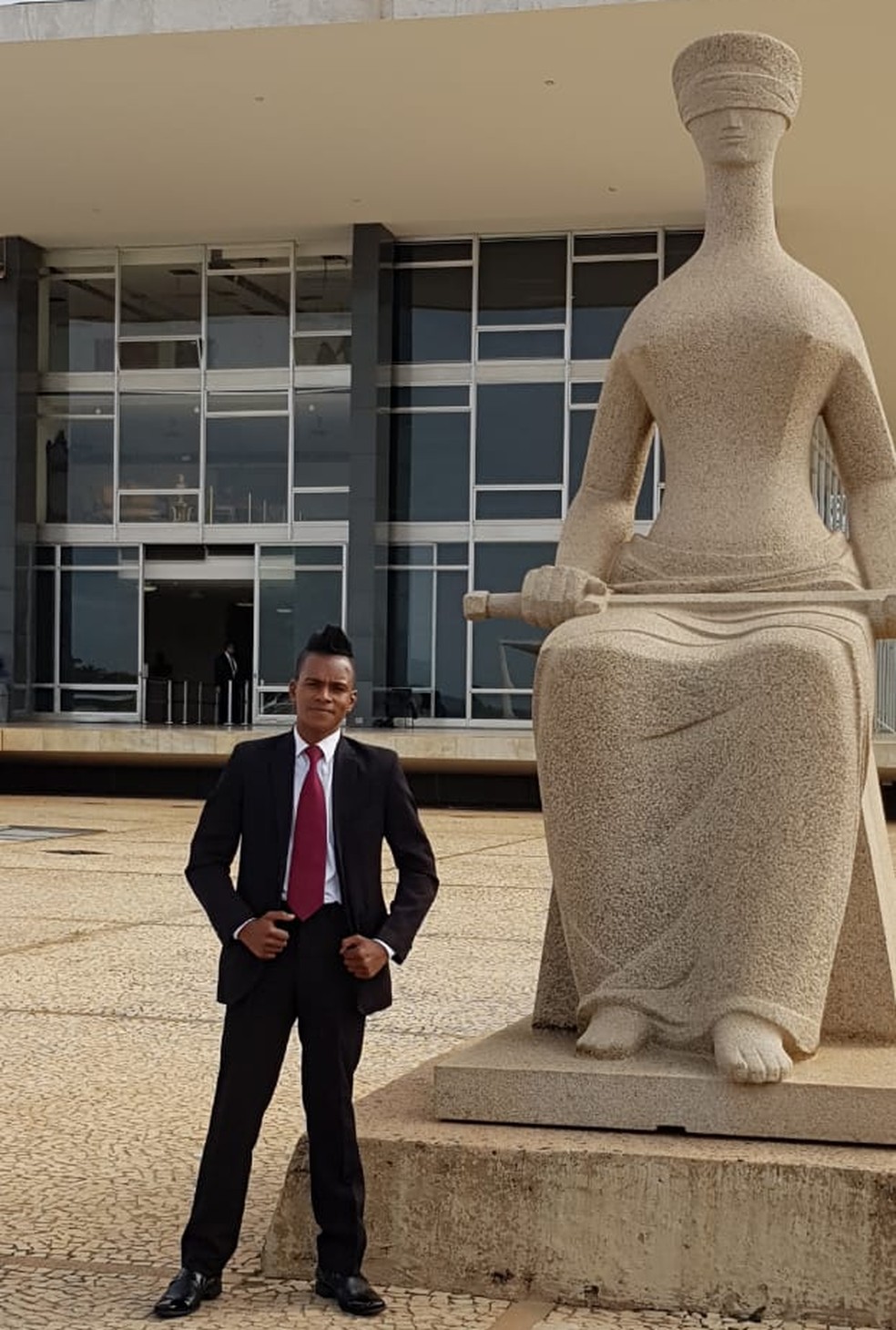 Walisson da Silva, de 32 anos, em frente ao STF — Foto: Arquivo pessoal