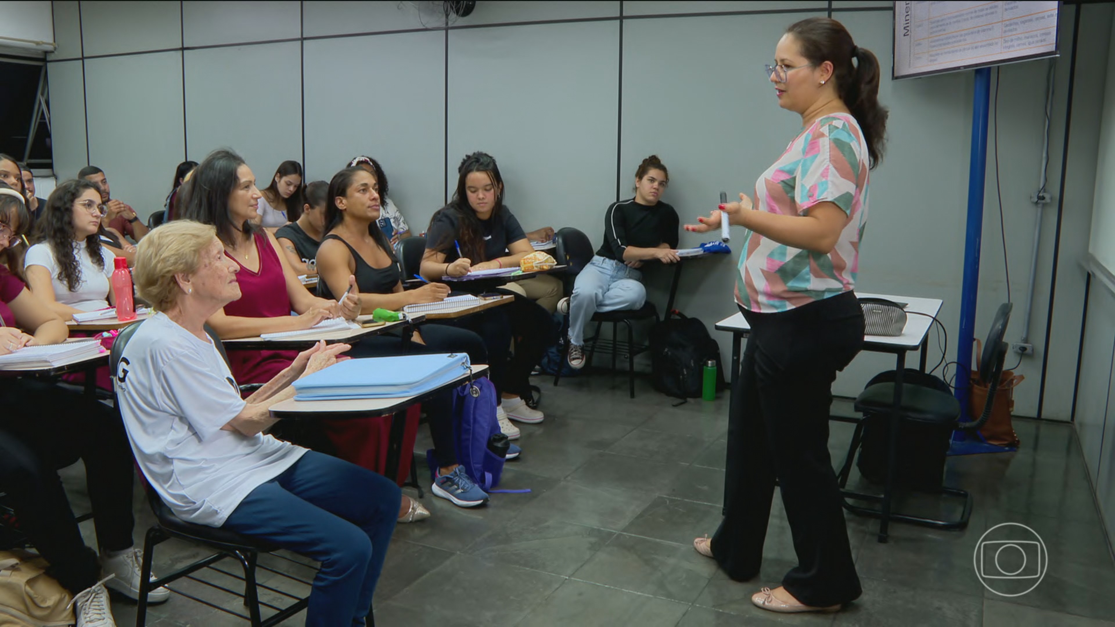 Após aprender a ler e a escrever aos 85 anos, mulher de 91 é caloura de faculdade de nutrição