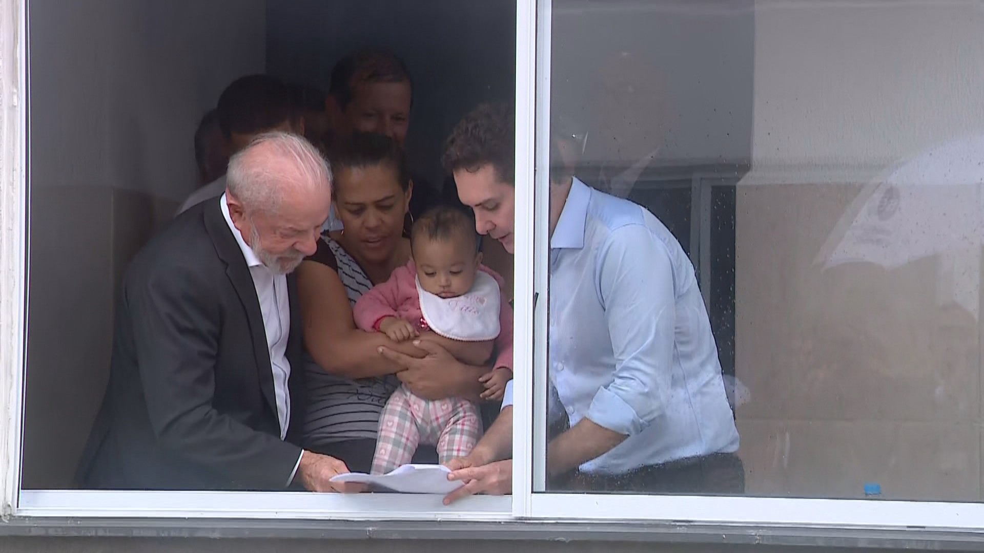 Lula acompanha entrega de 1,2 mil moradias populares e assinatura de contratos para construção de cinco navios no RS