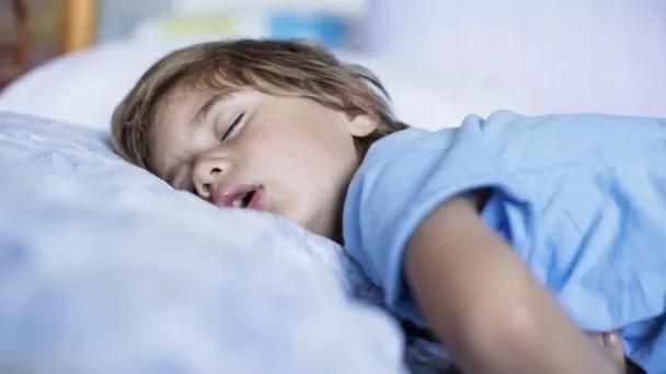 Razões científicas para adiar em duas horas o horário de entrada dos jovens no colégio