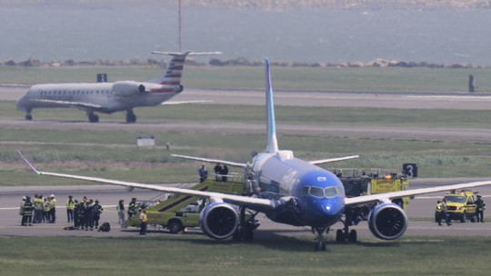 Avião sai da pista após pouso em aeroporto de Boston, nos Estados Unidos