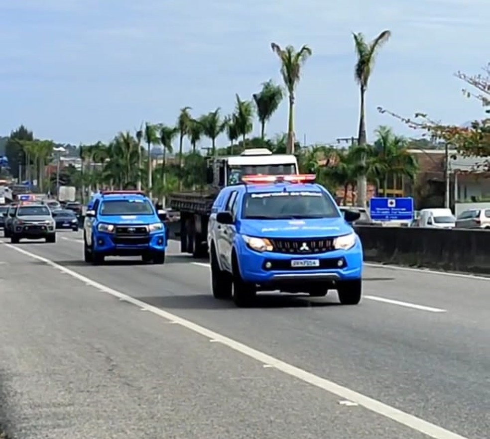 O corpo do PM Jeovane da Rocha foi enterrado após cortejo feito pelas forças de segurança em Maricá — Foto: Adriana Reis/Arquivo pessoal