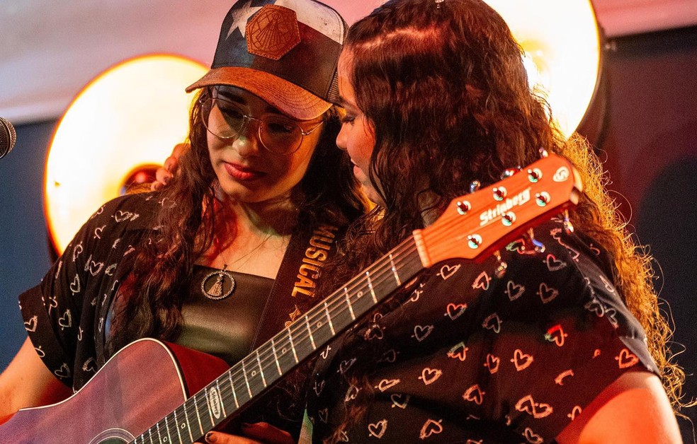 A dupla Luísa e Clara Dias — Foto: Reprodução/Facebook