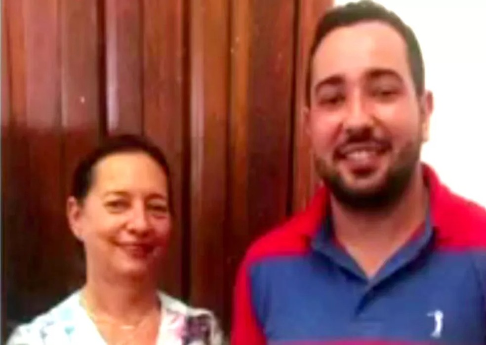 5 de 6
Carola e Jo&atilde;o Paulo, m&atilde;e e filho, foram eleitos, respectivamente, prefeito e vice de Regin&oacute;polis, nas elei&ccedil;&otilde;es de 2016 &mdash; Foto: TV TEM/Reprodu&ccedil;&atilde;o