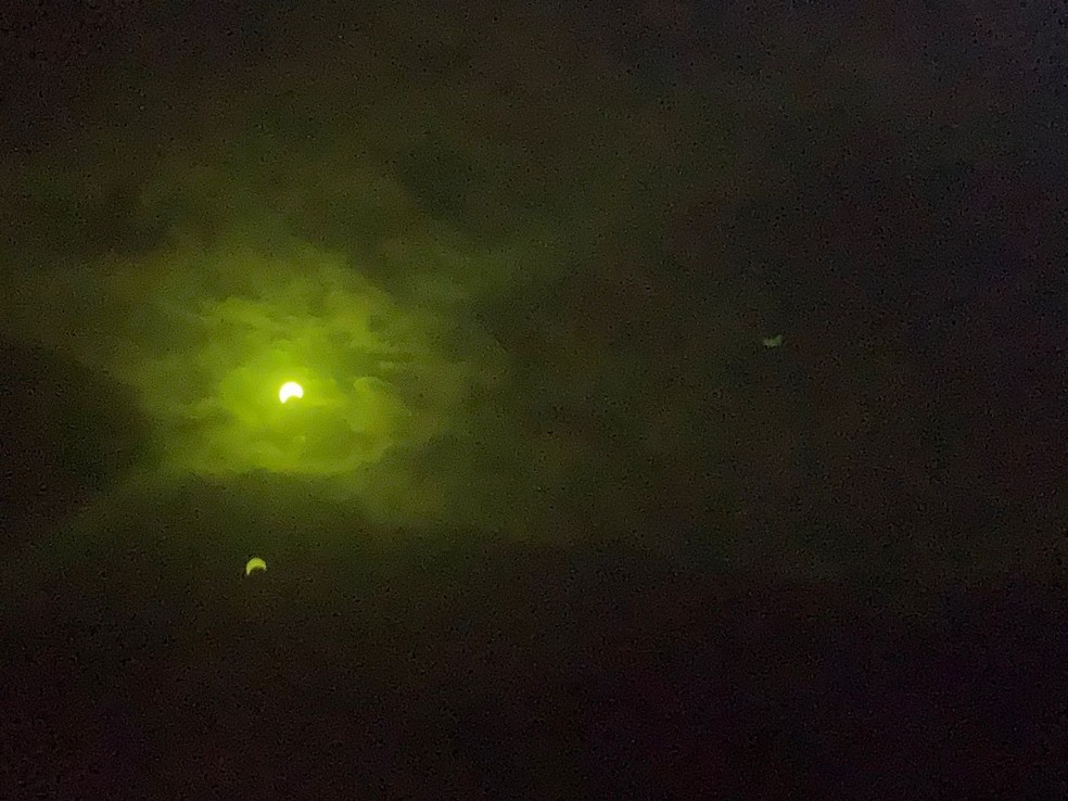 Em Alhandra, no interior do estado, as pessoas fotografaram eclipse anular do sol por volta das 16h30 — Foto: Luana Silva