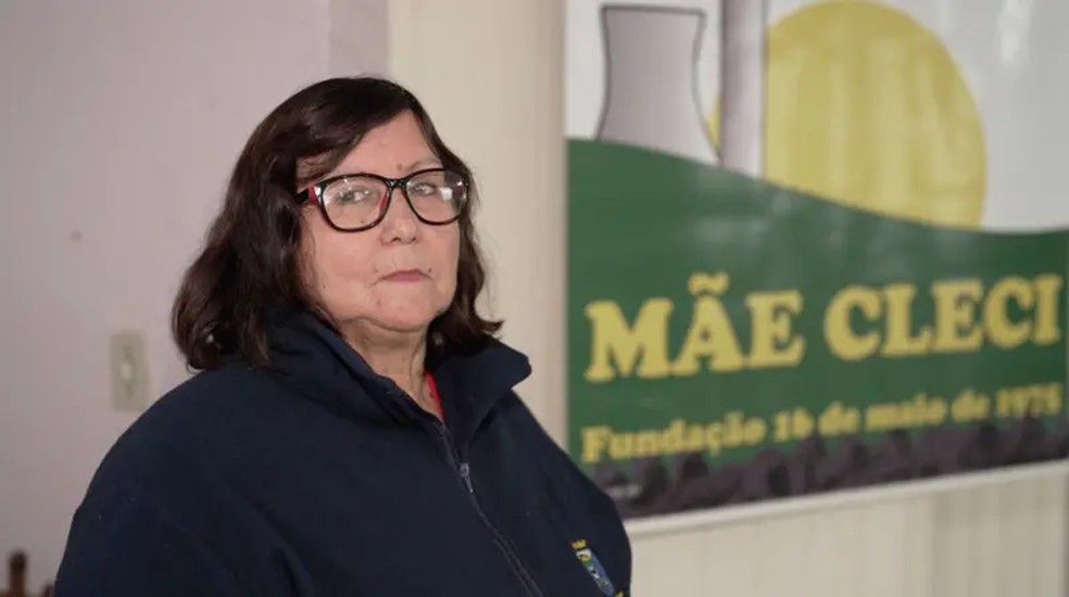 Rosáurea Castañeda Greco preside o Clube de Mães de Candiota e defende a manutenção das atividades carboníferas na cidade até que surja uma nova fonte de renda para a população. — Foto: João da Mata / BBC News Brasil