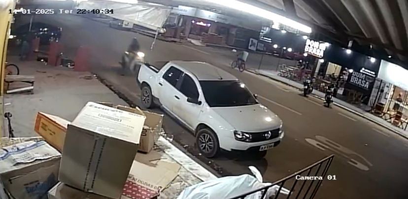 Motociclista bate em carro estacionado e morre na Zona Norte de Macapá 
