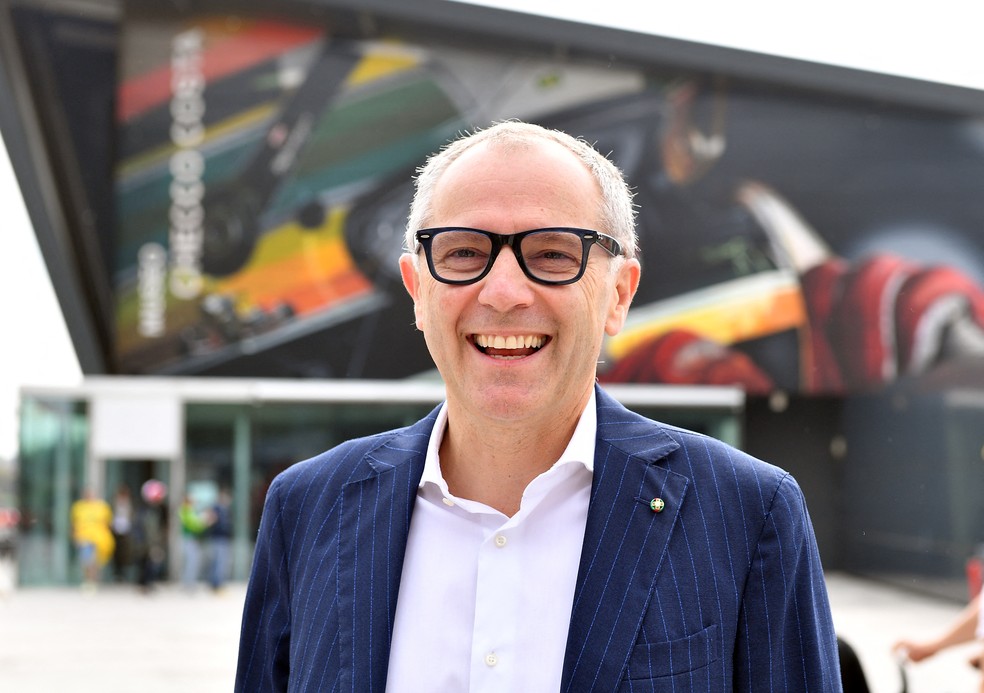 O CEO da Fórmula 1, Stefano Domenicali, comparece à pista de Imola no dia em que se completam 30 anos da morte de Ayrton Senna — Foto: Jennifer Lorenzini/Reuters