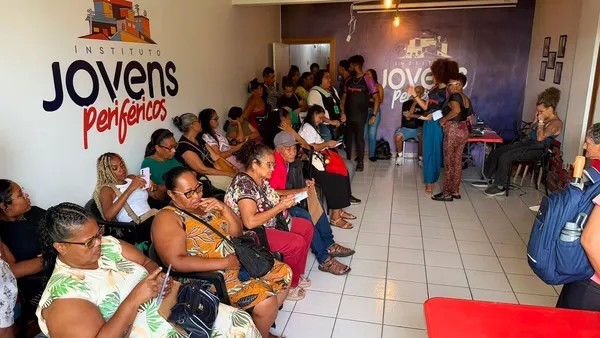 Instituto abre inscrições para cursos gratuitos de audiodescrição e trancista em Salvador; veja como participar