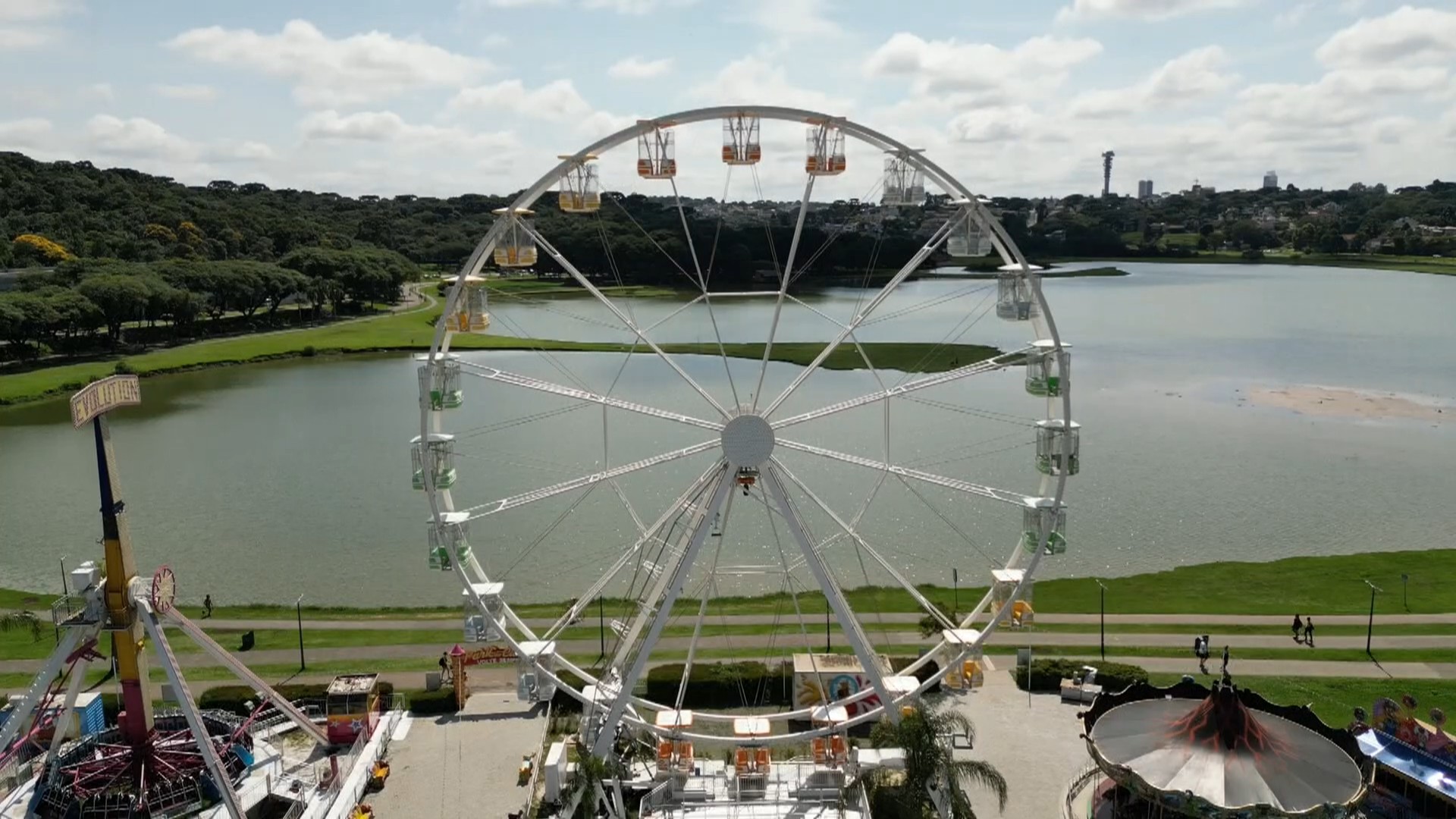 Roda-gigante do Parque Barigui será desmontada, em Curitiba
