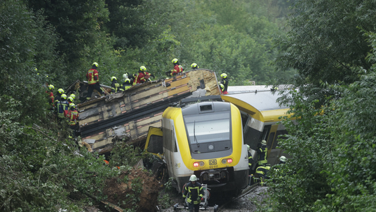 Acidente de trem deixa mortos na Alemanha - Trem descarrilou na cidade de Biberach, perto da fronteira com a França.