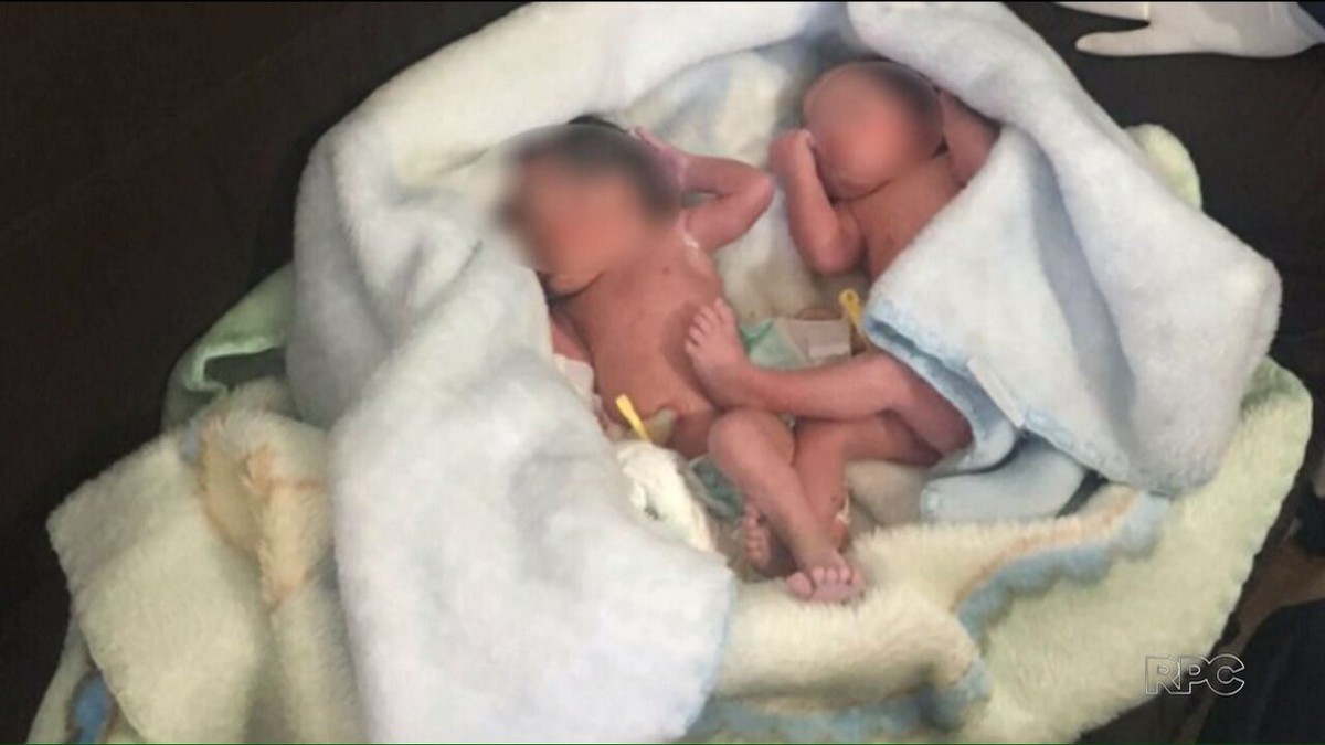 Mulher acha gêmeas recém nascidas abandonadas e enroladas em cobertor ::  VipCidade