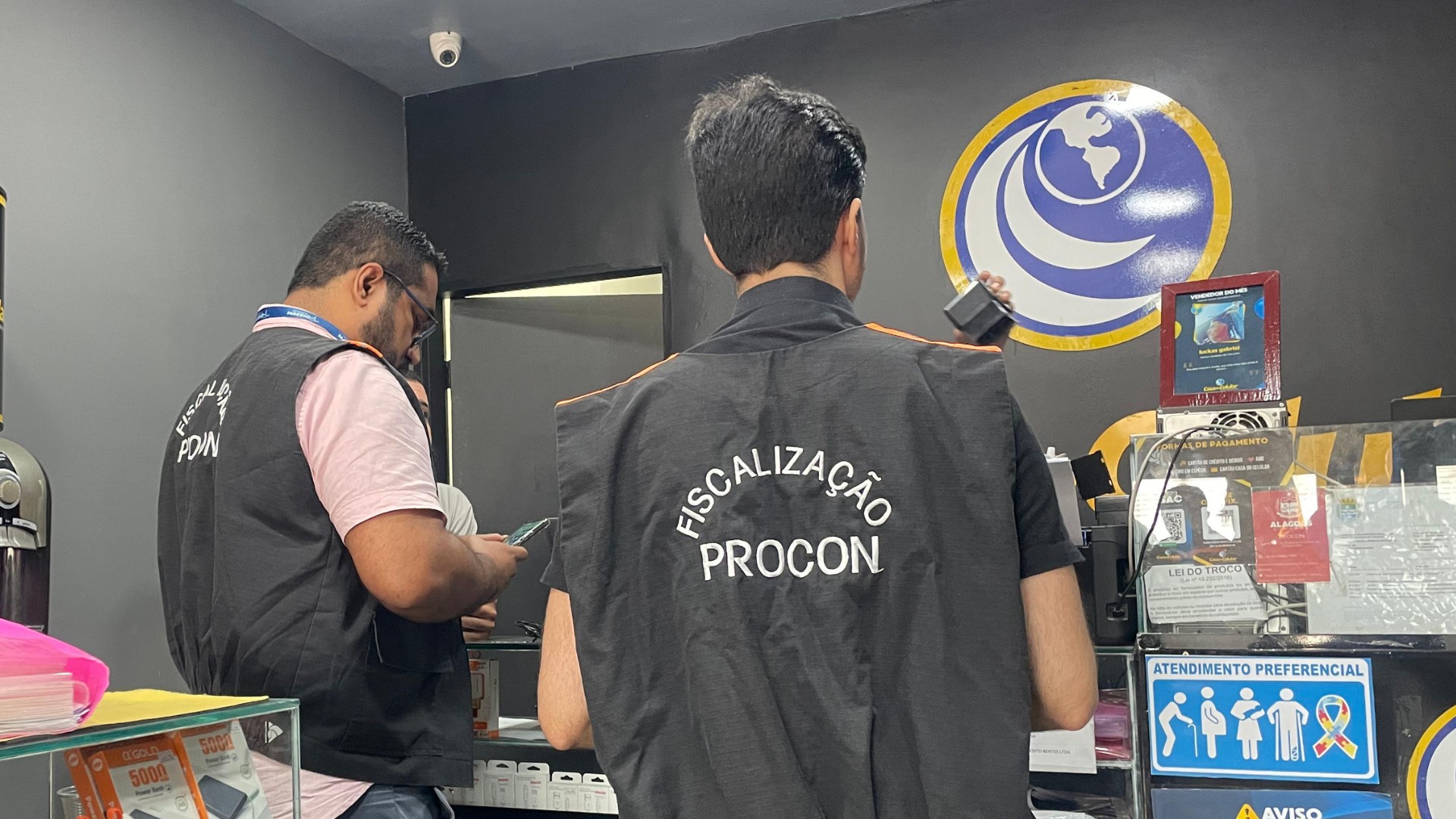 Procon autua seis lojas de celulares por propaganda enganosa em Maceió
