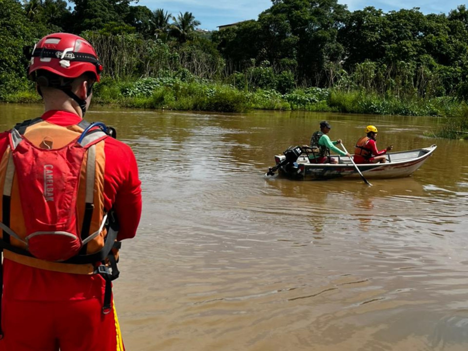 Jovem é encontrado morto após desaparecer no Rio Mucuri, em Nanuque