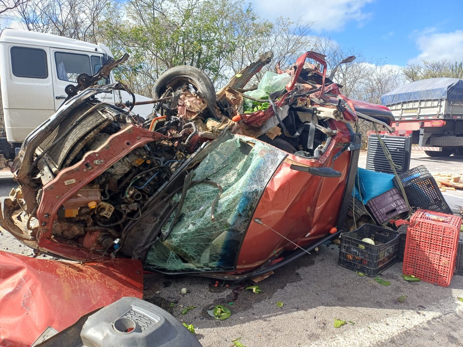 Colisão entre dois veículos deixa dois mortos e quatro feridos na BR-116, em Cabrobó