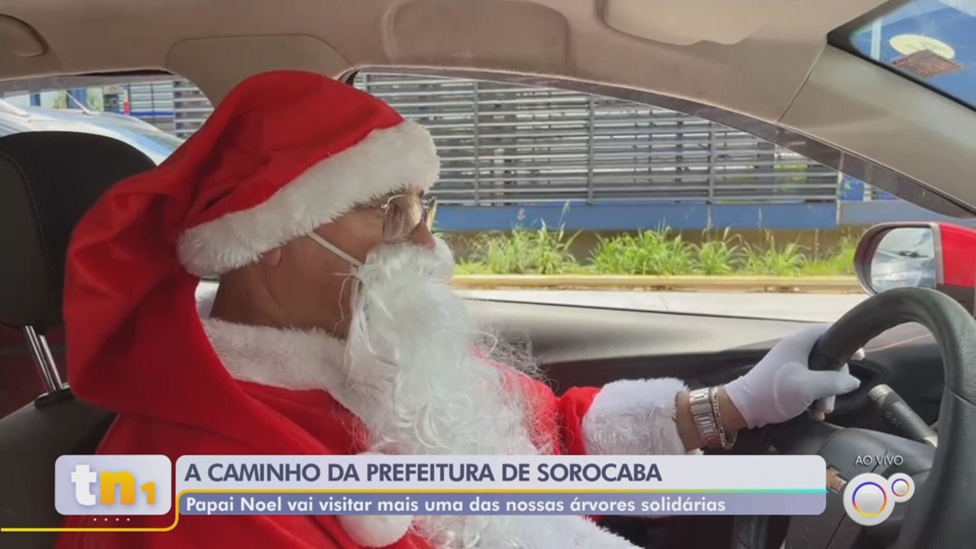 Árvore Solidária da TV TEM: com direito a 'trenó motorizado', Papai Noel visita pontos de arrecadação da campanha em Sorocaba