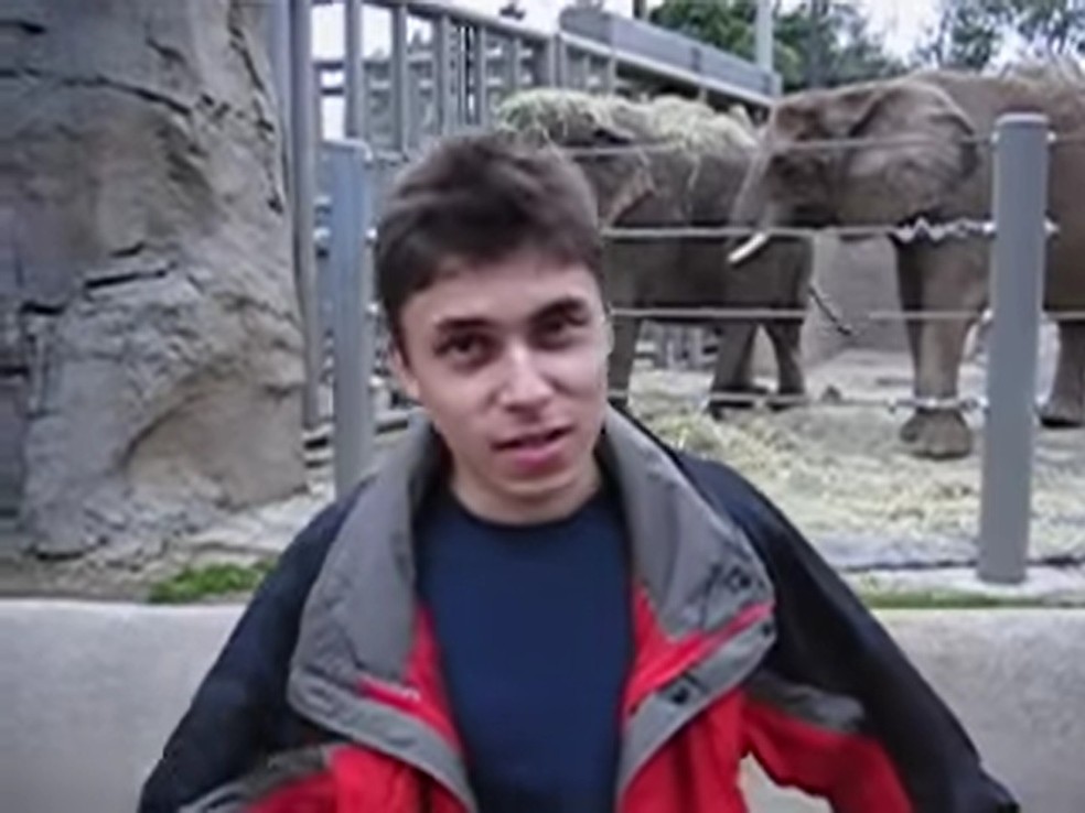 Jawed Karim, cofundador do YouTube, aparece no primeiro vídeo da plataforma — Foto: Reprodução
