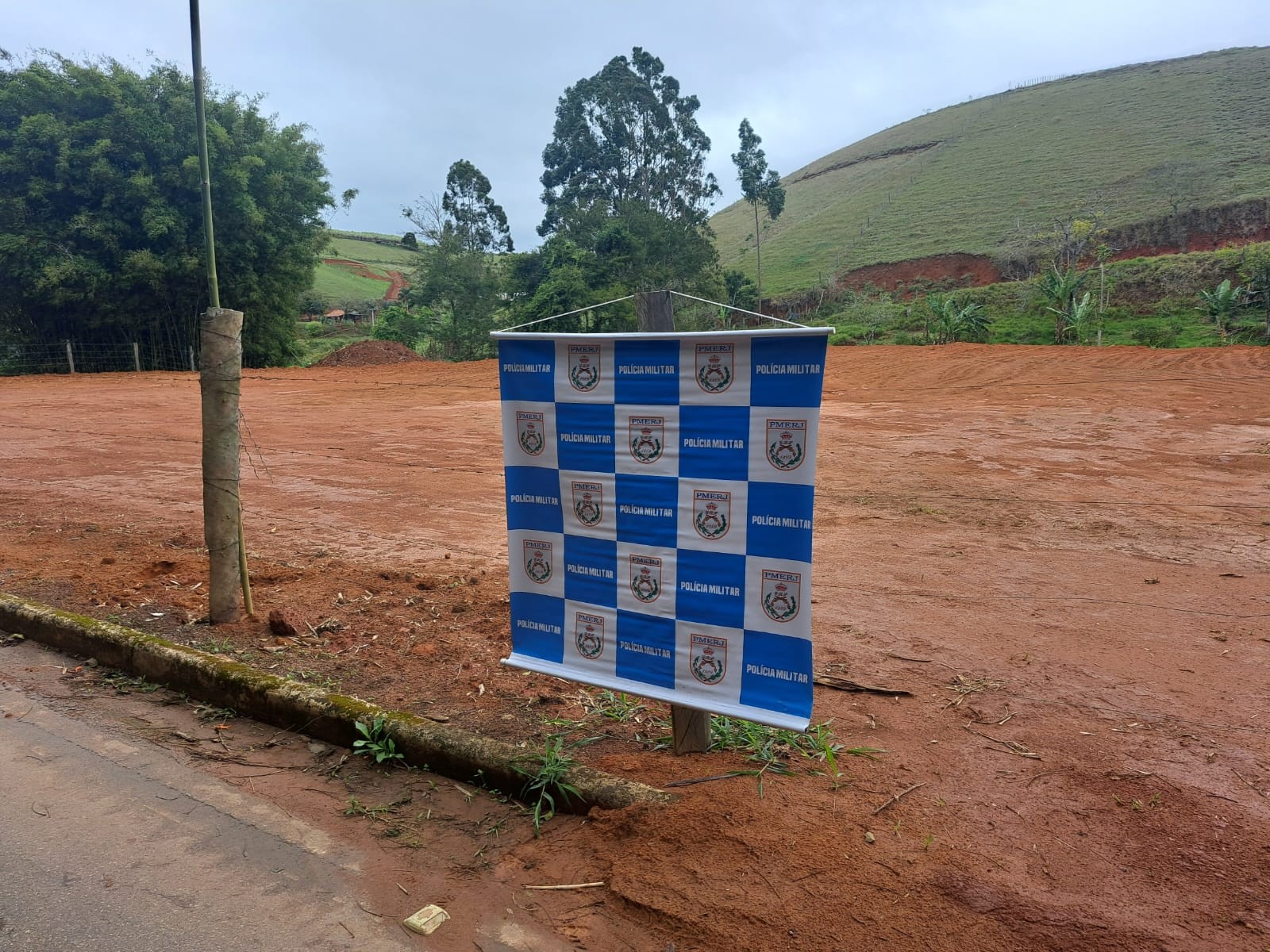 Polícia identifica indícios de terraplanagem em área de preservação ambiental em Paty do Alferes