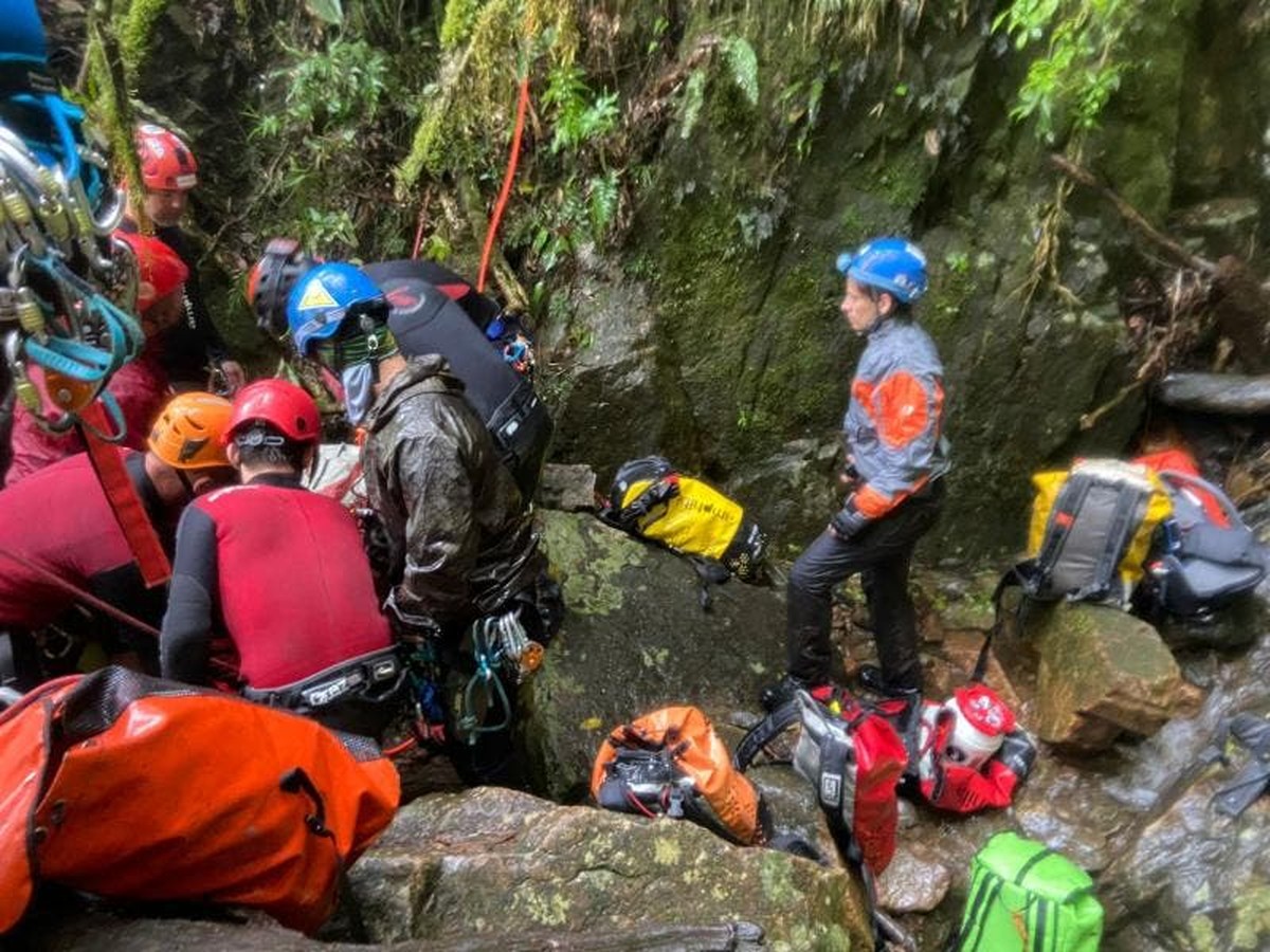 TRILHA DE MOTO PELA CACHOEIRA  5° TRILHÃO GARRA TRILHA