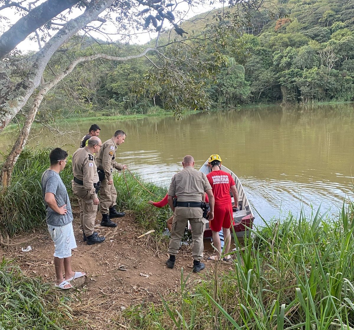 Corpo com corrente enrolada no pescoço é encontrado em represa na zona rural de Juiz de Fora