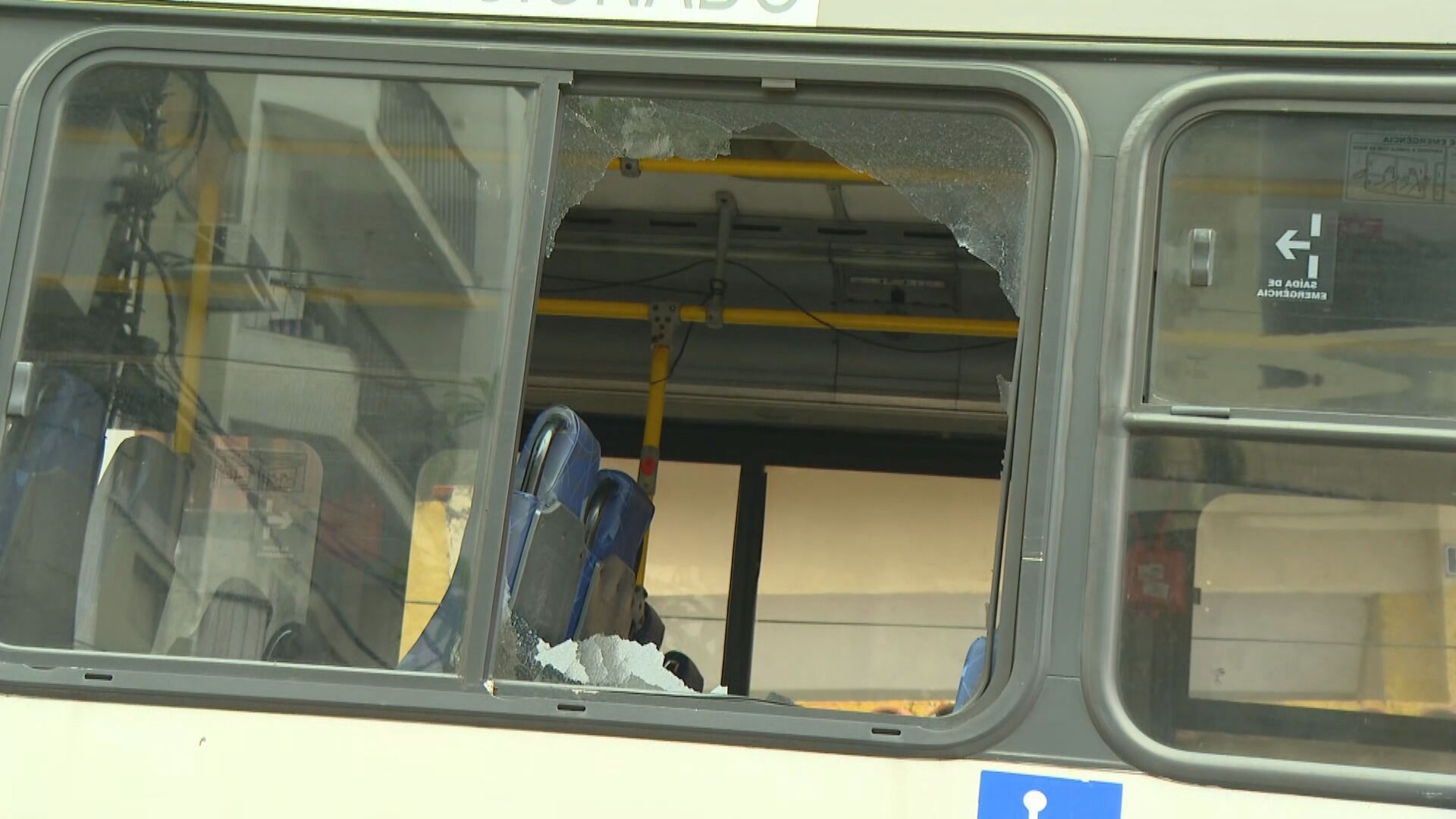 Fonoaudióloga é baleada dentro de ônibus no Rio durante tiroteio