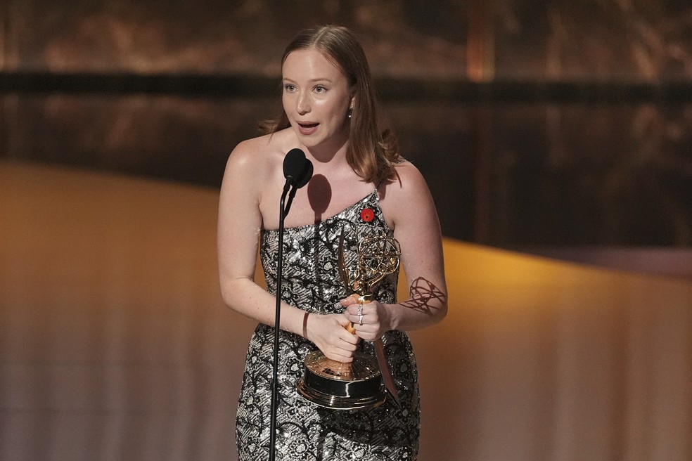 Hannah Einbinder vence como melhor atriz coadjuvante em comédia por 'Hacks' no Emmy 2025 — Foto: Chris Pizzello/AP Photo