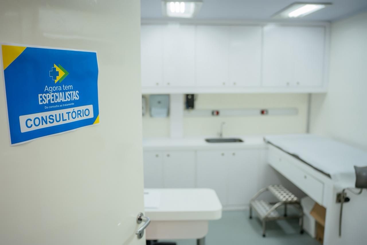 Carreta oferece exames e consultas para diagnóstico e prevenção do câncer de mama e do colo do útero