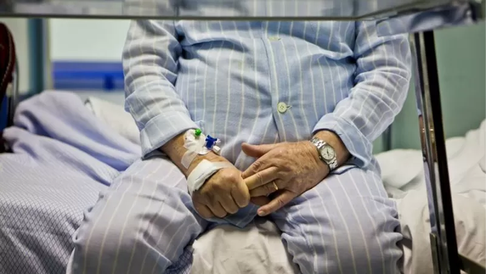 Idosos com síndrome da fragilidade são mais suscetíveis a quedas, hospitalizações, incapacidade e morte precoce — Foto: Getty Images via BBC