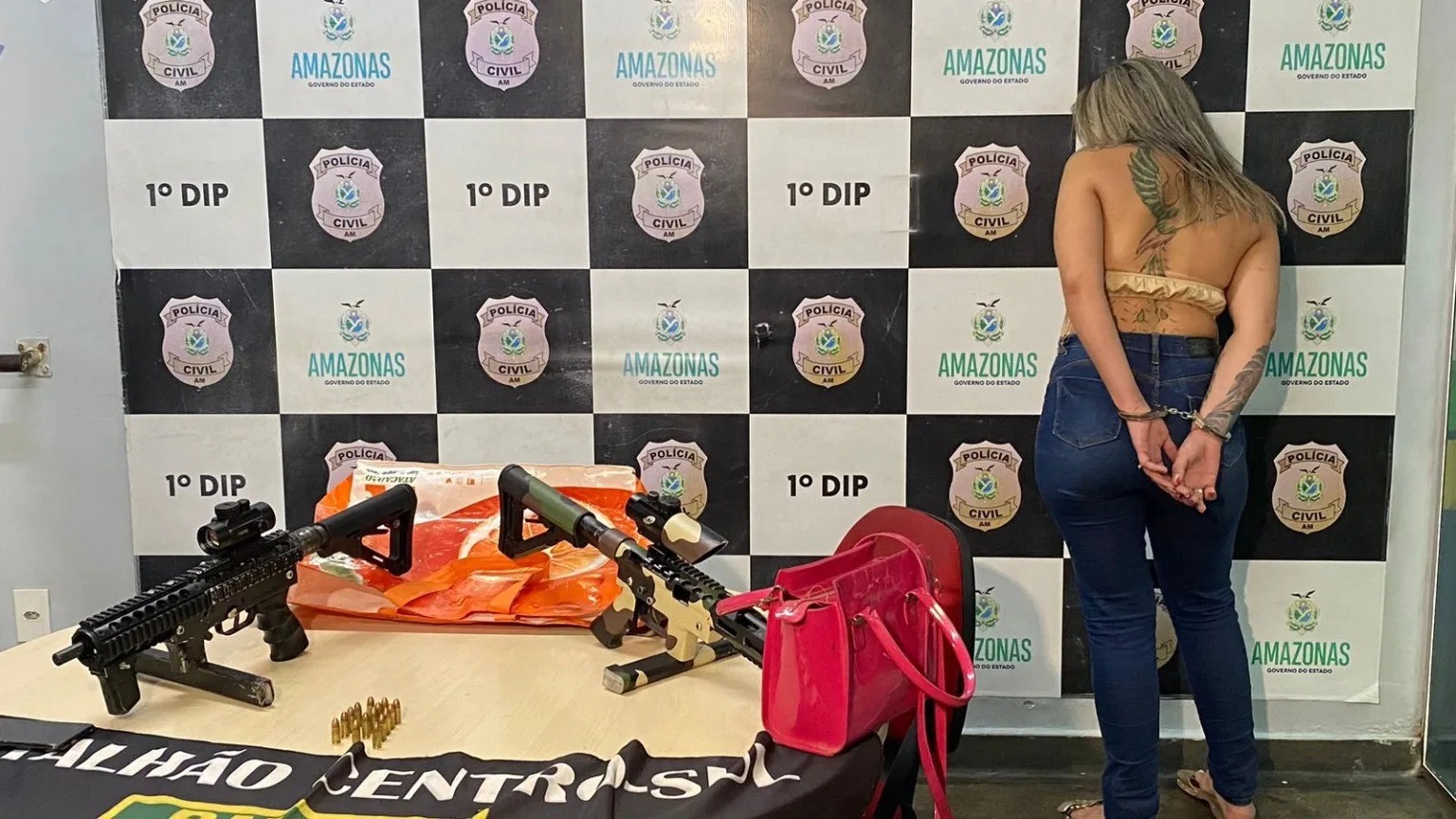 Mulher executada dentro de casa em Manaus havia sido presa com submetralhadoras no ano passado