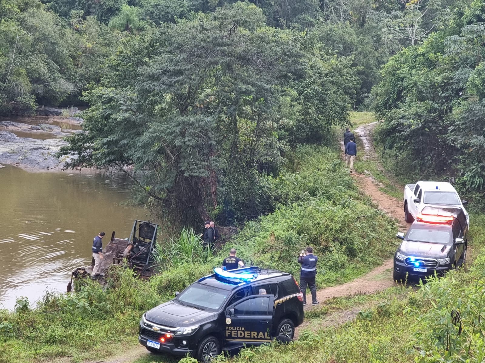 PF faz operação contra extração ilegal de areia em Volta Redonda
