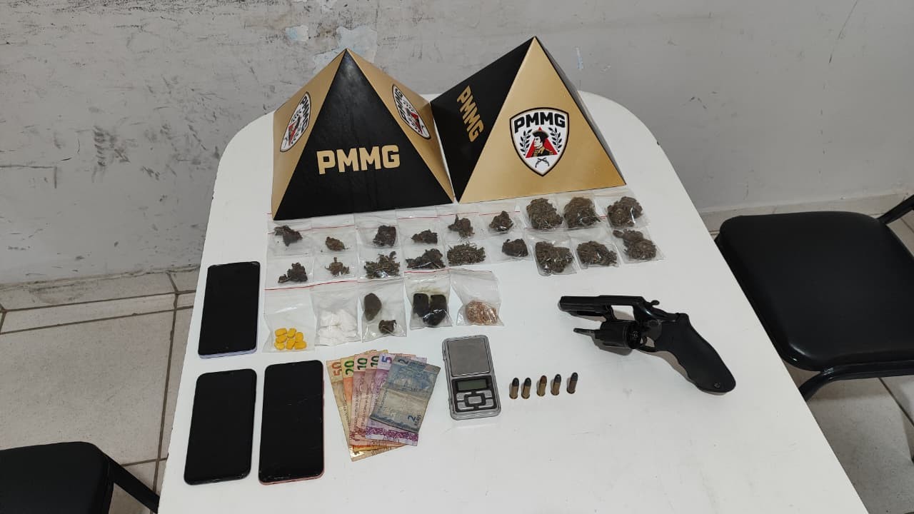 Jovem com tornozeleira é preso com cinco tipos de drogas e revólver em Governador Valadares